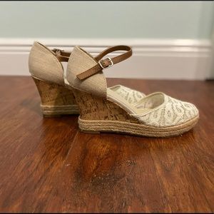 Apt 9 lace wedge